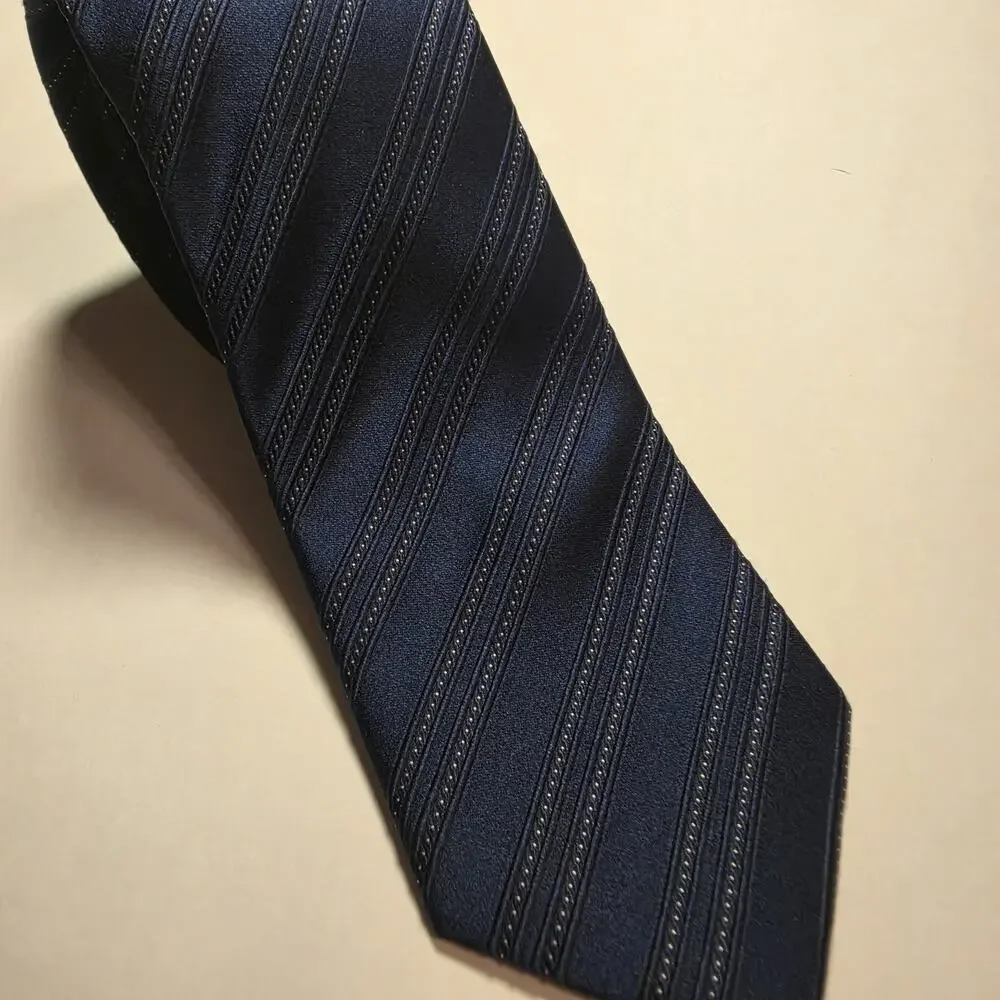 Donald J. Trump Signature Collection 100% Silk Blue Striped Tie 2004